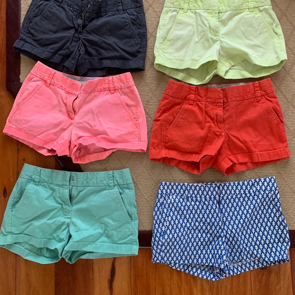 4” J. Crew Chino Shorts Women (Blue/white pattern)